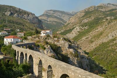 Aqueduc du Vieux Bar