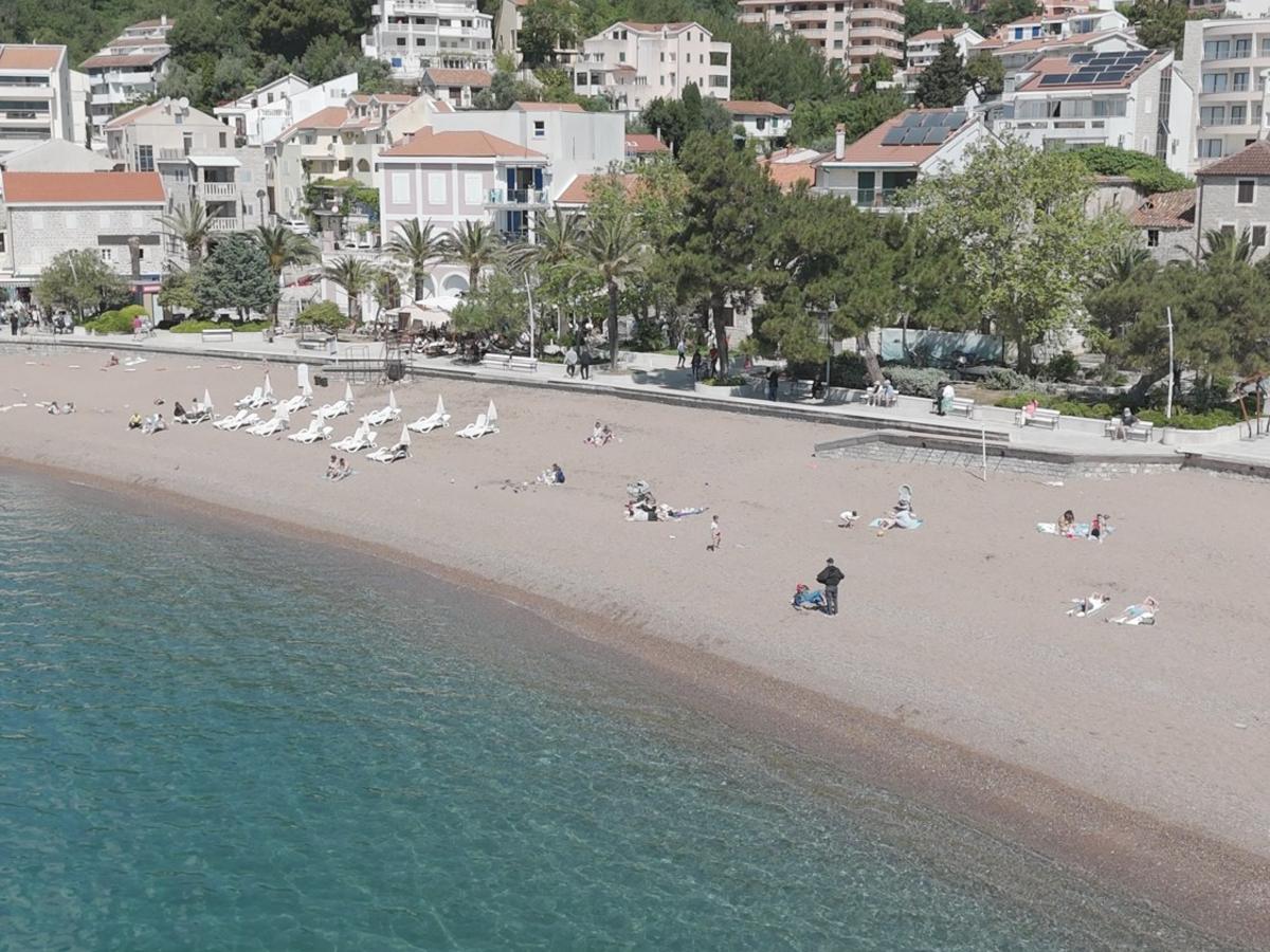 Passeggiata sul lungomare di Petrovac — 3