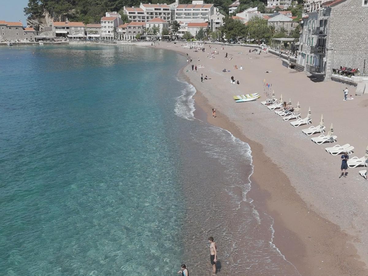 Passeggiata sul lungomare di Petrovac — 4